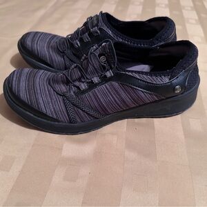 BZees  Ladies‎ purple and Gray Casual Shoes Size 7.5